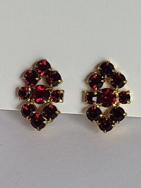 Vintage Mid Century Gold Tone Red Austrian Crystal Evening Clip On Stud Earrings